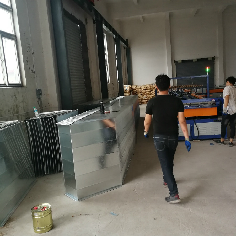園嶺通風(fēng)管道廠家宏鑫通風(fēng)工程公司專注園嶺通風(fēng)管道加工和園嶺通風(fēng)管道安裝工程