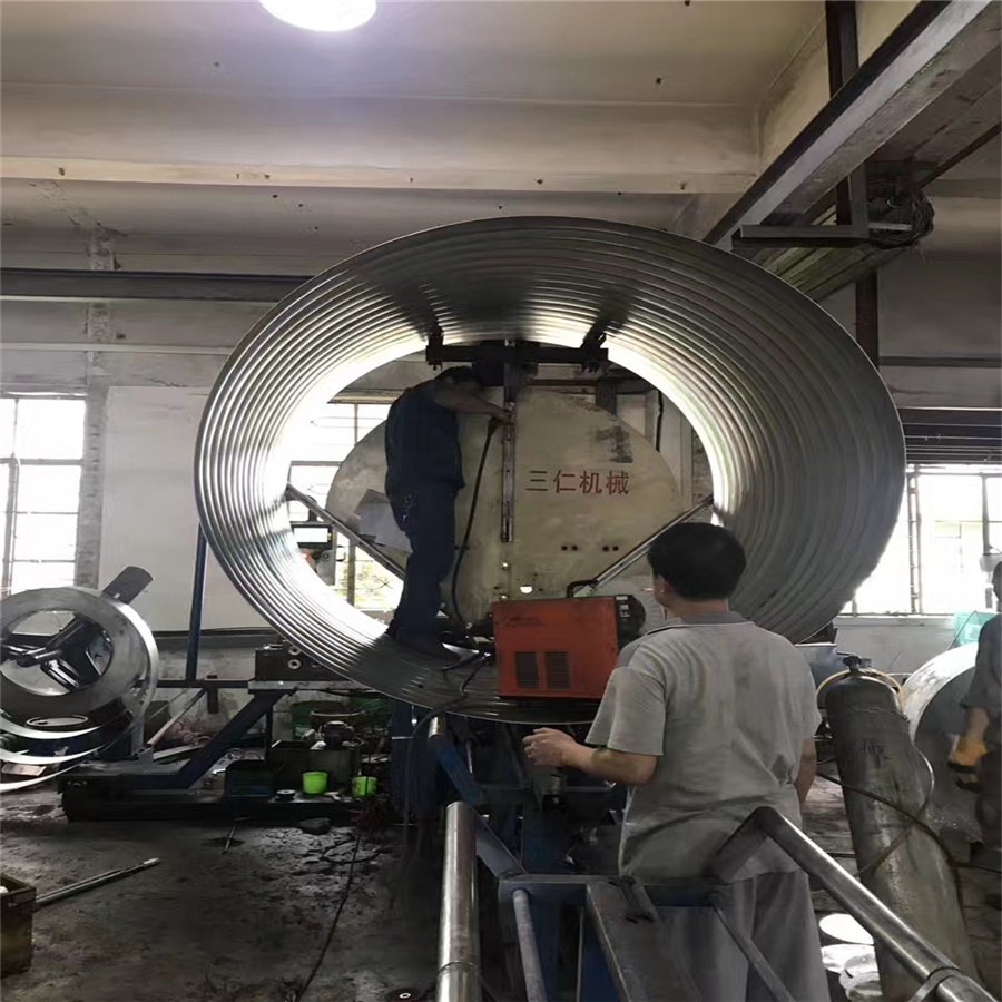 西麗通風(fēng)管道廠家宏鑫通風(fēng)工程公司專注西麗通風(fēng)管道加工和西麗通風(fēng)管道安裝工程